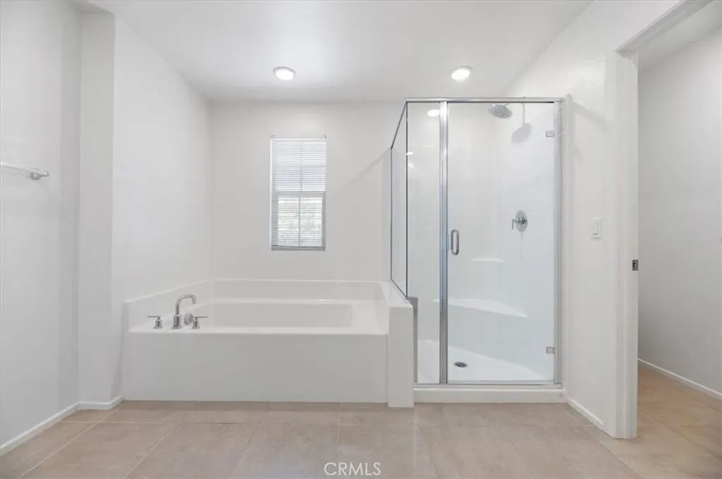 938 W Jasmine Way, Rialto, California 92376 home-pic-21