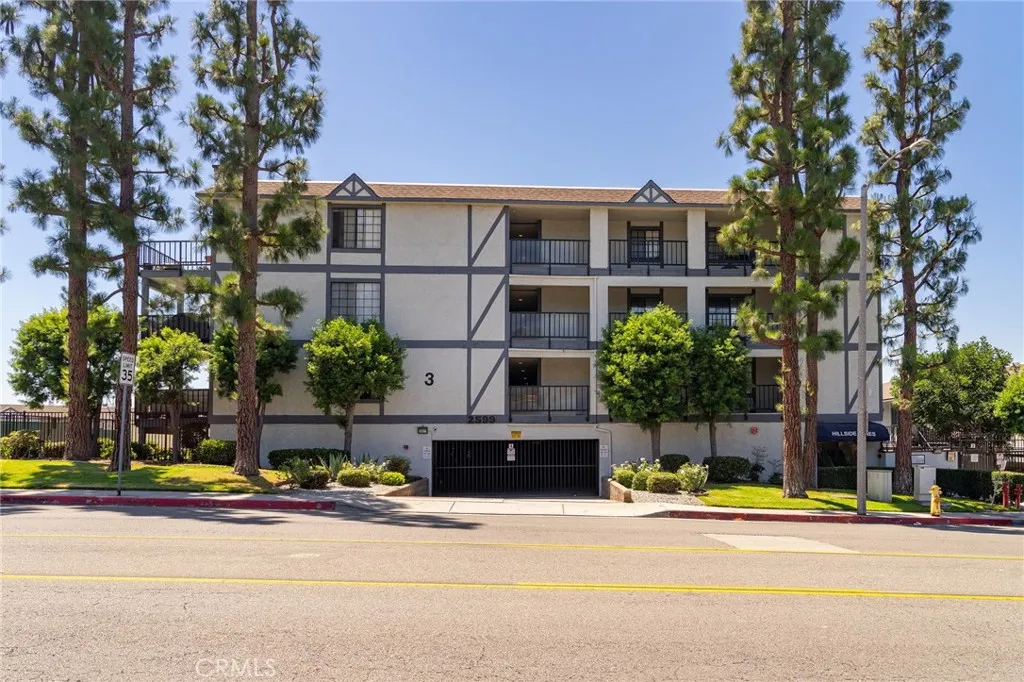 2599 Walnut Avenue 330, Signal Hill, California 90755, 1 Bedroom Bedrooms, ,1 BathroomBathrooms,Residential,For Sale,Walnut,CV25174061