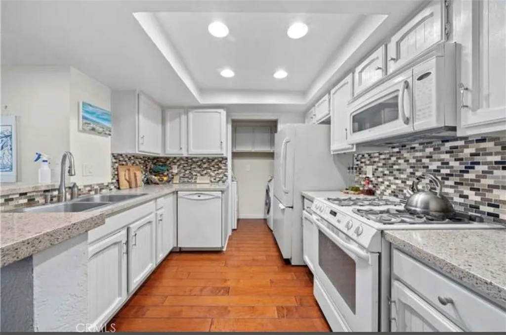 246 E Fern Avenue 210, Redlands, California 92373 home-pic-1