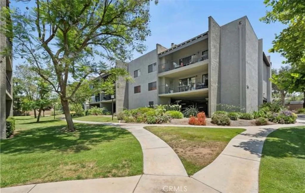 246 E Fern Avenue 210, Redlands, California 92373 home-pic-0