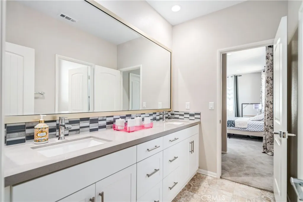 2050 Helconia Court, Palmdale, California 93551 home-pic-44