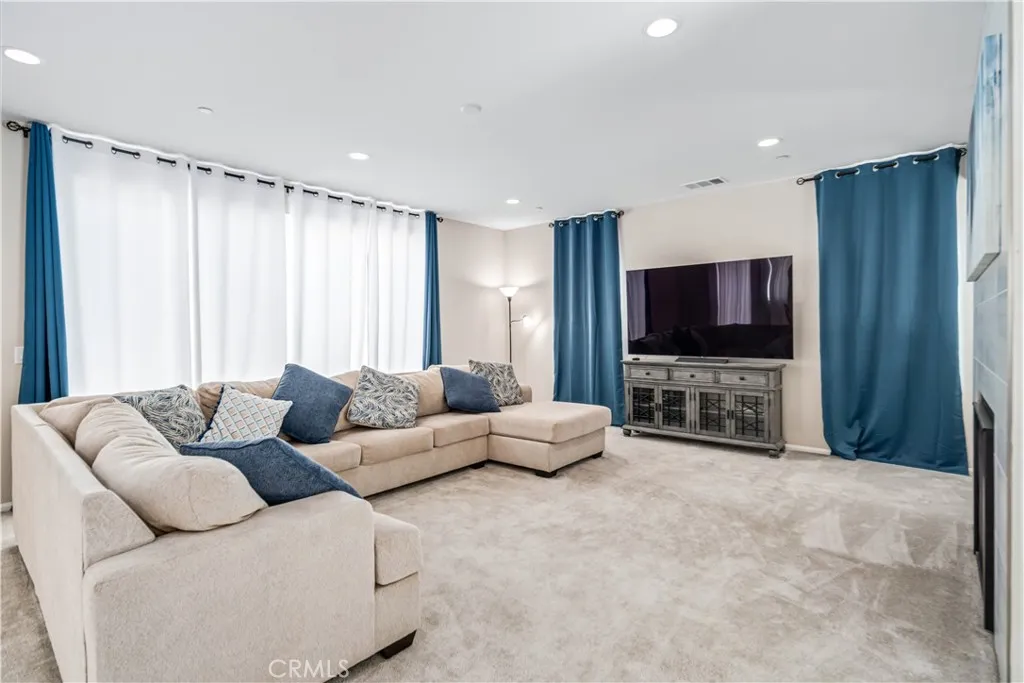 2050 Helconia Court, Palmdale, California 93551 home-pic-13