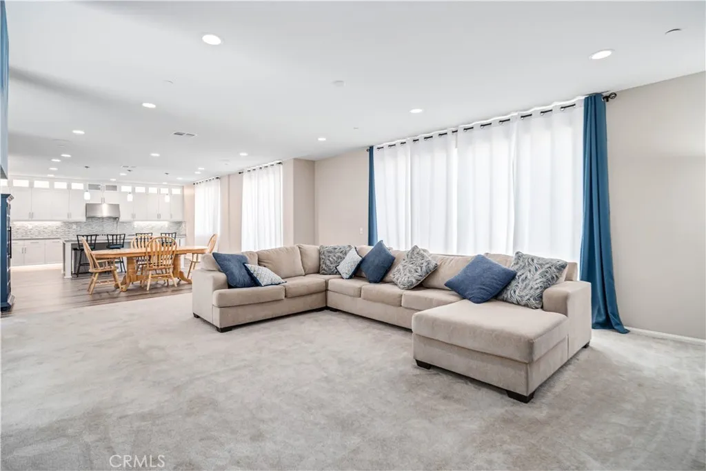 2050 Helconia Court, Palmdale, California 93551 home-pic-14