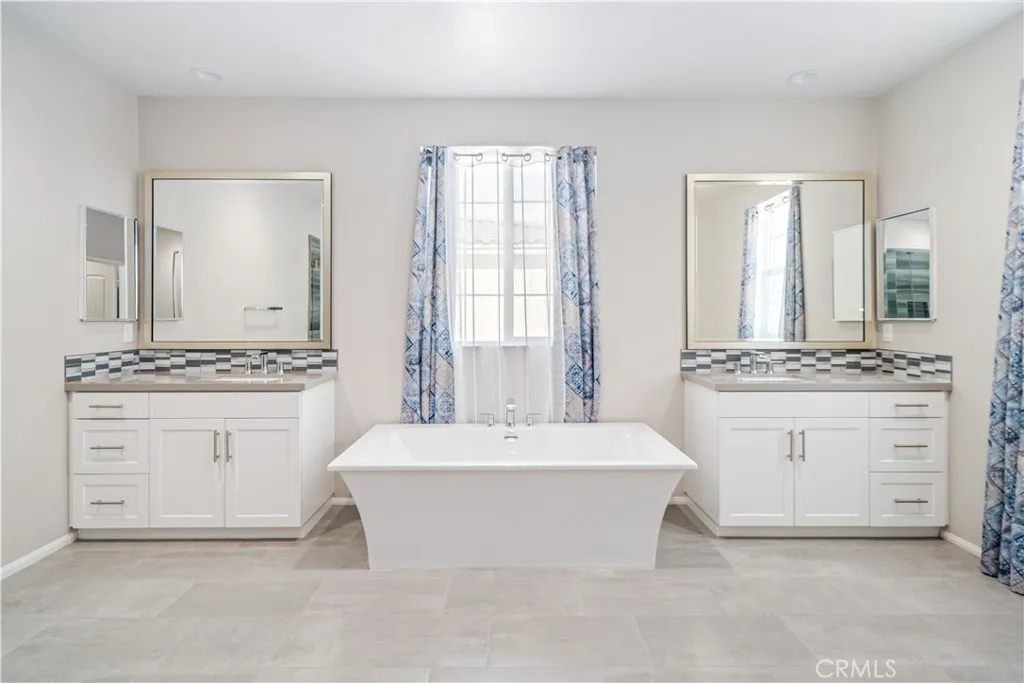 2050 Helconia Court, Palmdale, California 93551 home-pic-38