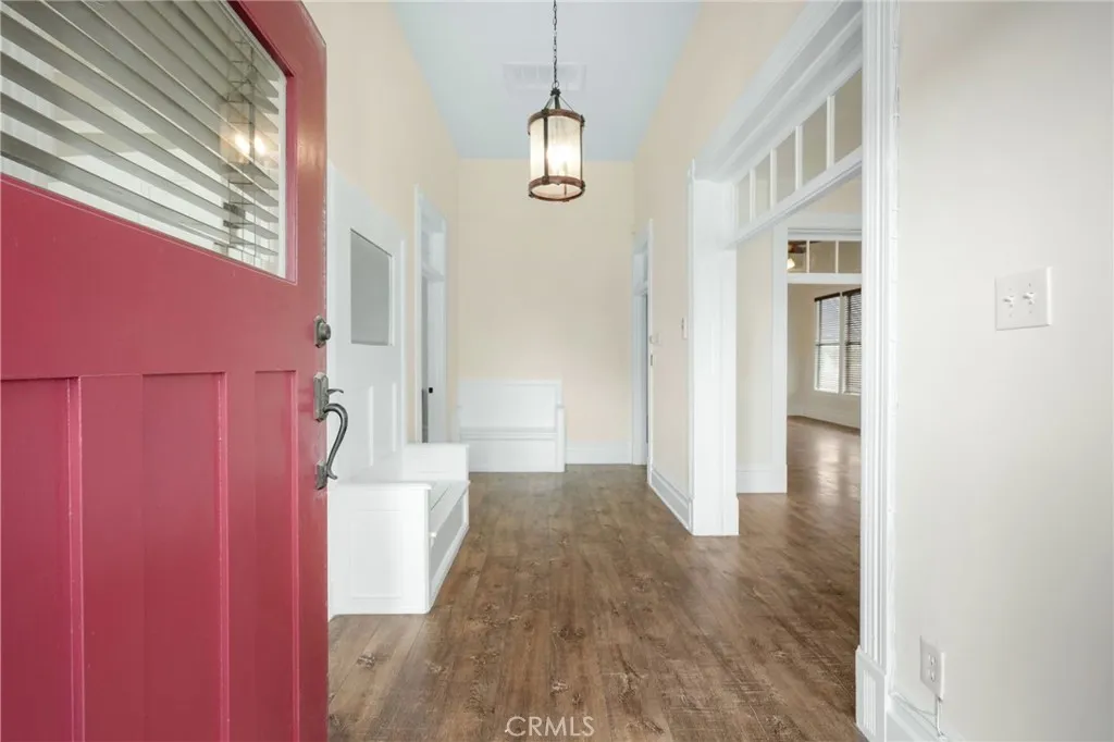 1598 W 36th Place, Los Angeles, California 90018 home-pic-5