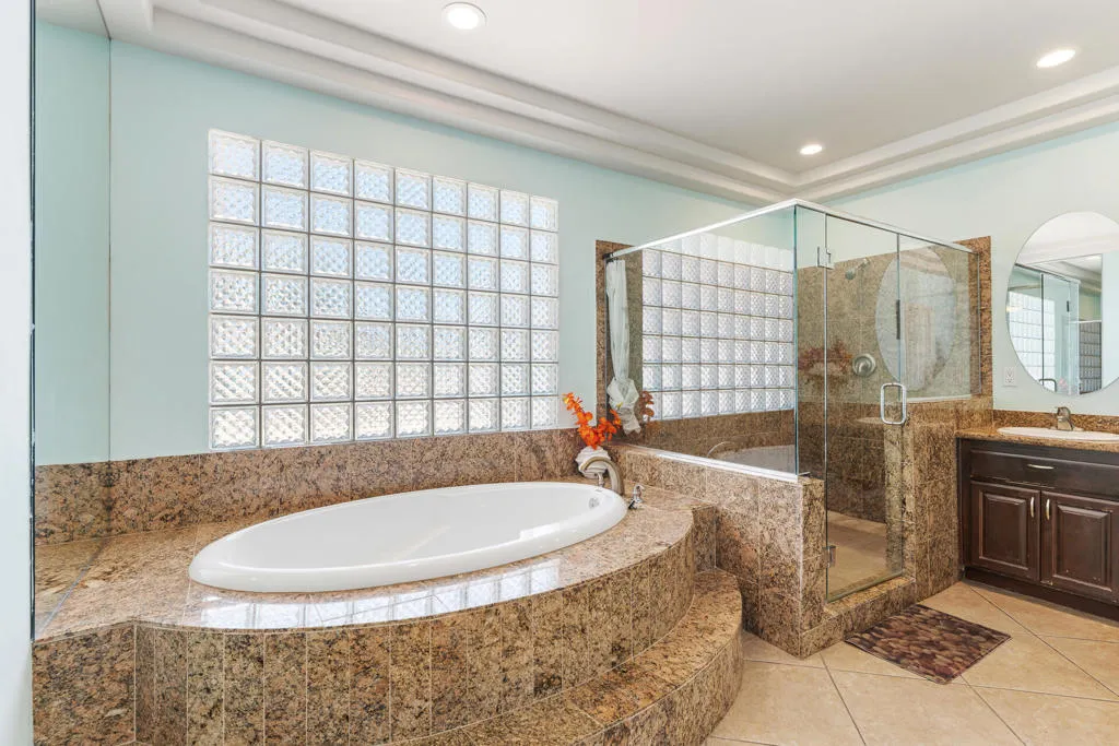 32100 Whispering Palms Trail, Cathedral City, California 92234 home-pic-16