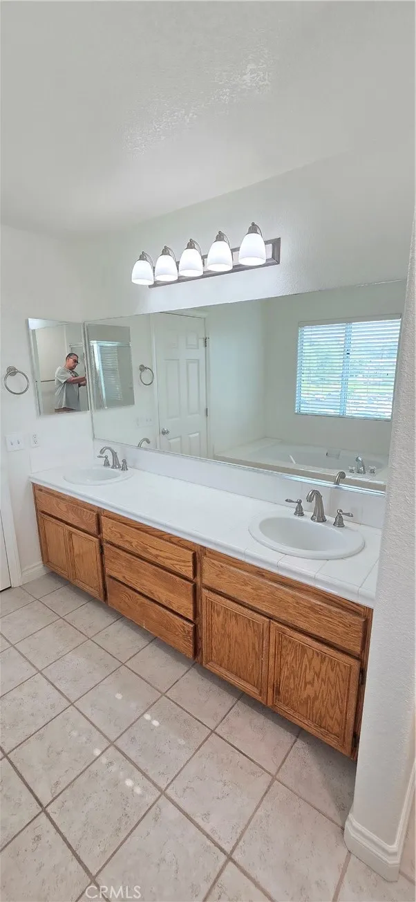 2110 Almeria Street 106, Corona, California 92879 home-pic-39