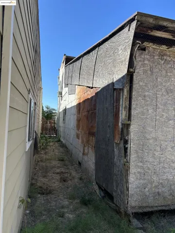 View of side of home