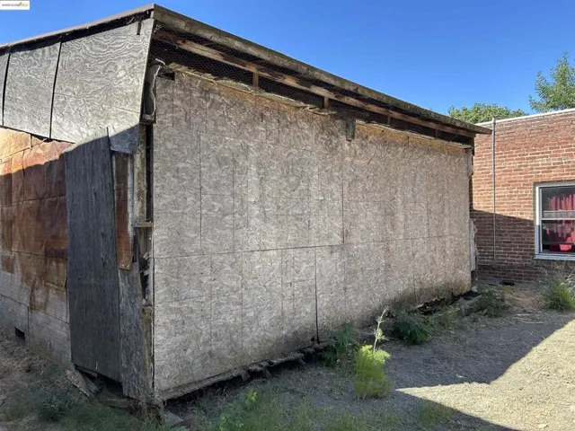 View of home's exterior
