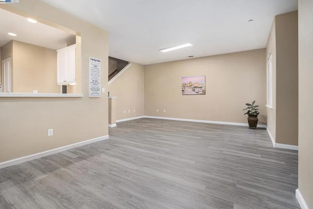 117 Carmel St, San Pablo, California 94806 home-pic-6