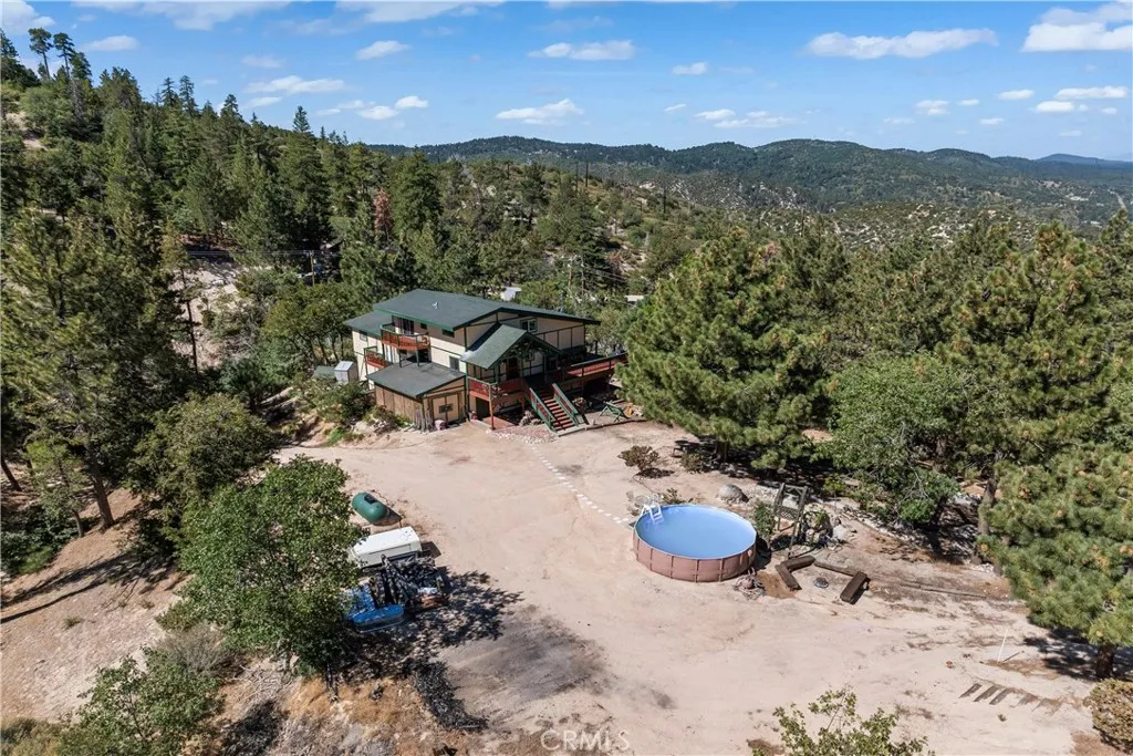 161 N Trails End Road, Green Valley Lake, California 92341 home-pic-3