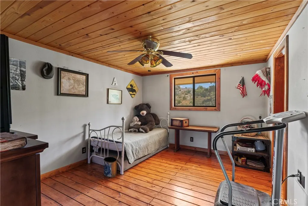 161 N Trails End Road, Green Valley Lake, California 92341 home-pic-29