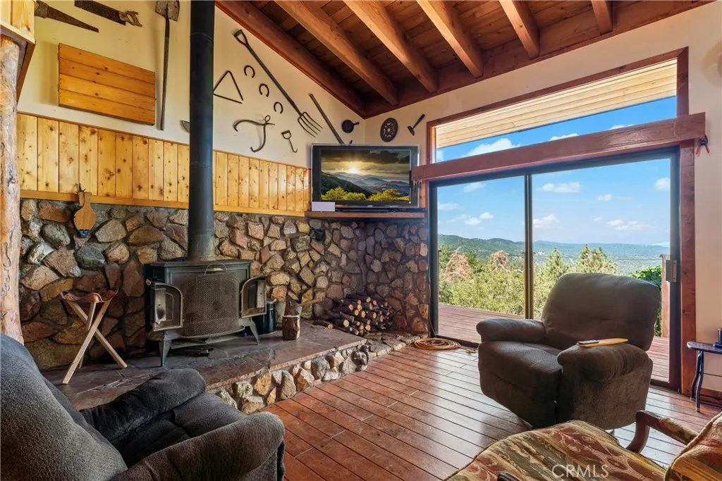 161 N Trails End Road, Green Valley Lake, California 92341 home-pic-11