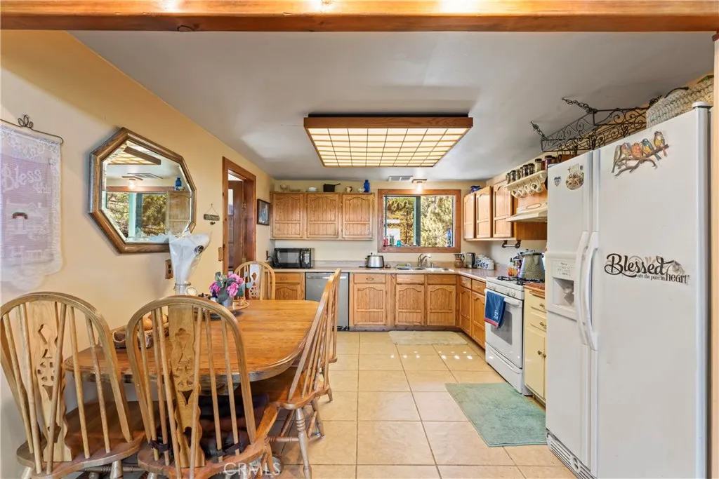 161 N Trails End Road, Green Valley Lake, California 92341 home-pic-14