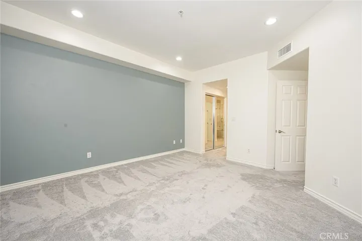2243 Martin 209, Irvine, California 92612