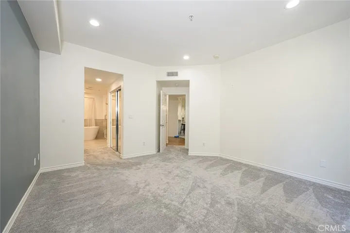 2243 Martin 209, Irvine, California 92612