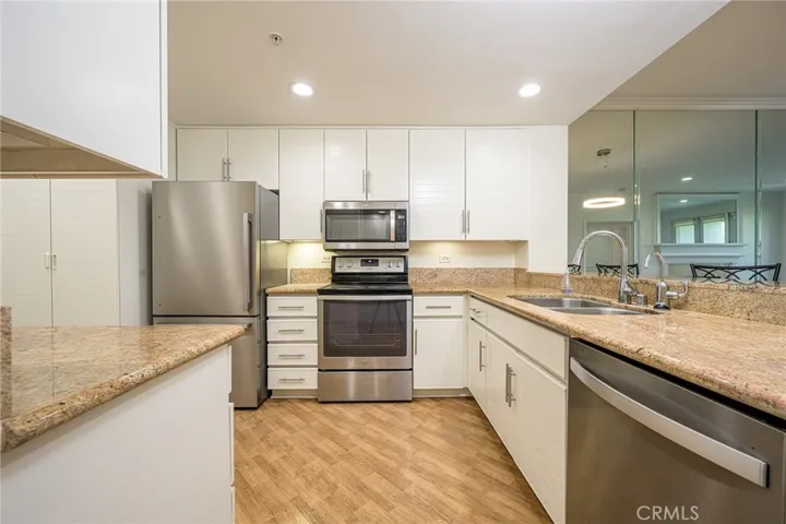 2243 Martin 209, Irvine, California 92612