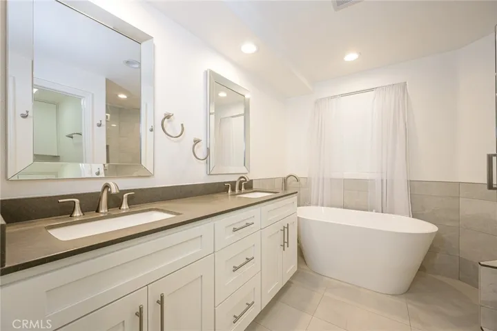 2243 Martin 209, Irvine, California 92612