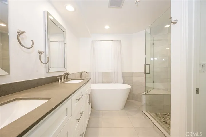 2243 Martin 209, Irvine, California 92612