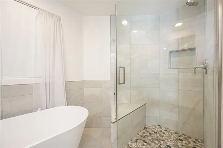 2243 Martin 209, Irvine, California 92612