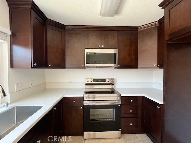 2951 S Sycamore Street C, Santa Ana, California 92707, 3 Bedrooms Bedrooms, ,2 BathroomsBathrooms,Residential,For Sale,Sycamore,PW25174247