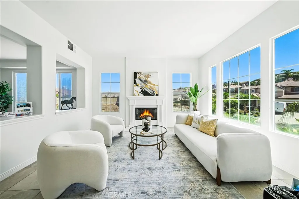 21 Via Palmieki Court, Lake Elsinore, California 92532 home-pic-4