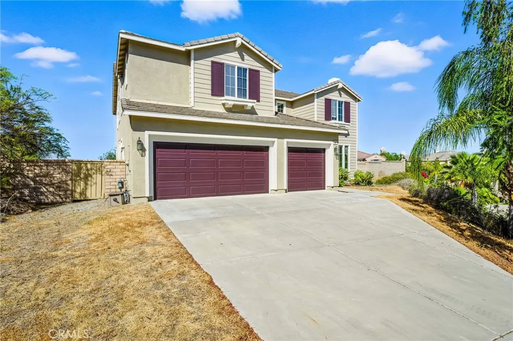 21 Via Palmieki Court, Lake Elsinore, California 92532 home-pic-2