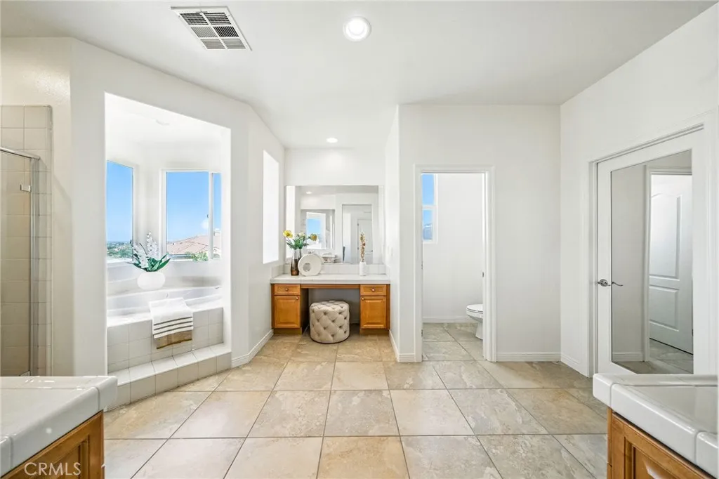 21 Via Palmieki Court, Lake Elsinore, California 92532 home-pic-34