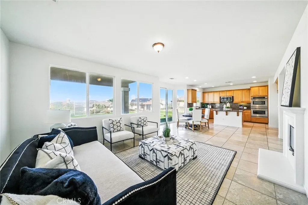 21 Via Palmieki Court, Lake Elsinore, California 92532 home-pic-13
