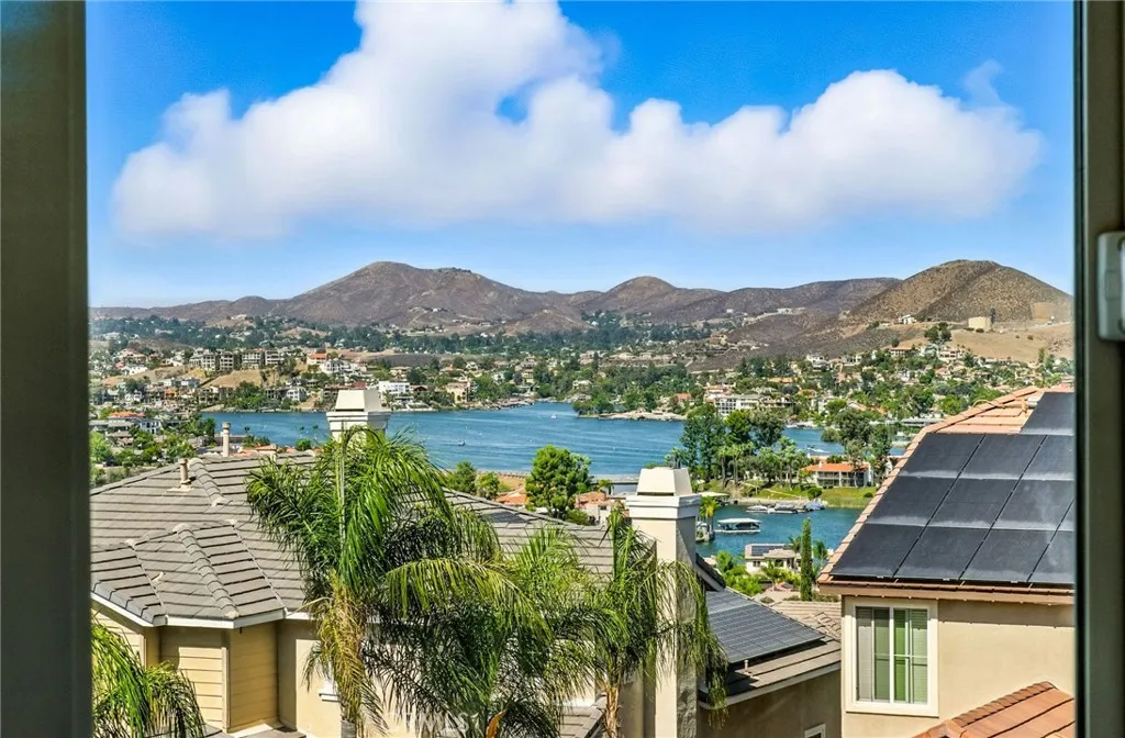 21 Via Palmieki Court, Lake Elsinore, California 92532 home-pic-43