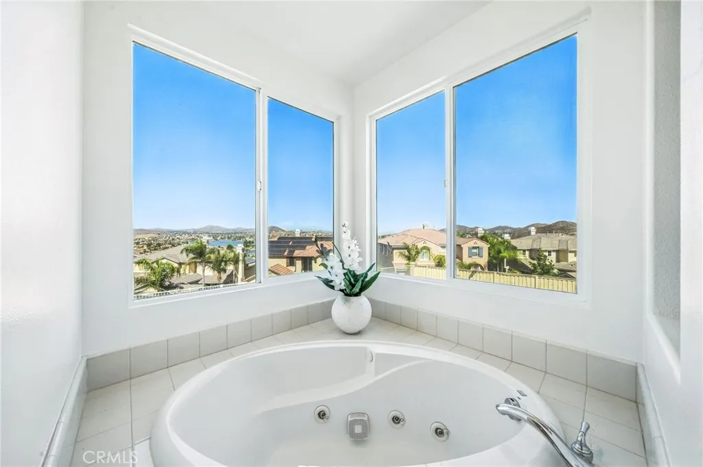 21 Via Palmieki Court, Lake Elsinore, California 92532 home-pic-36