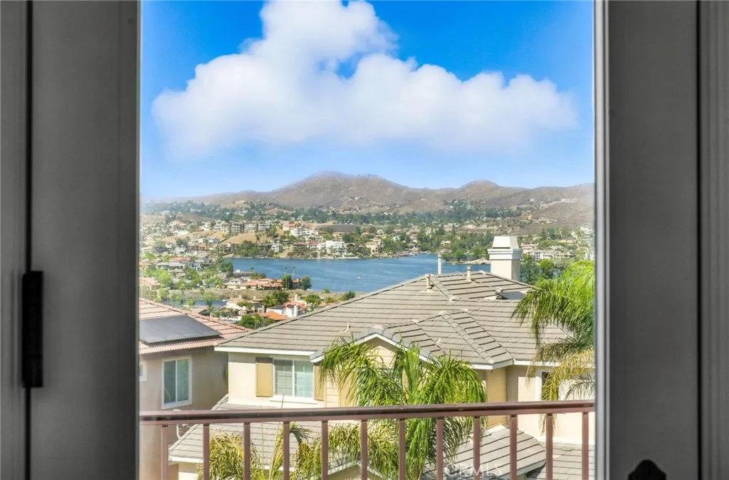 21 Via Palmieki Court, Lake Elsinore, California 92532 home-pic-42