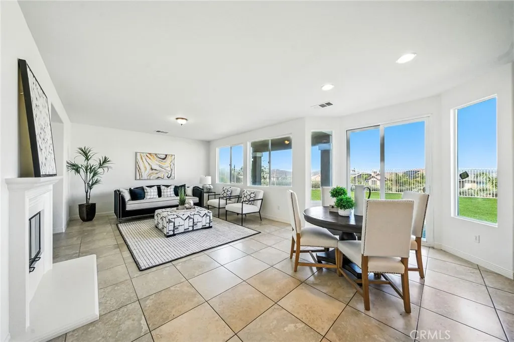 21 Via Palmieki Court, Lake Elsinore, California 92532 home-pic-11