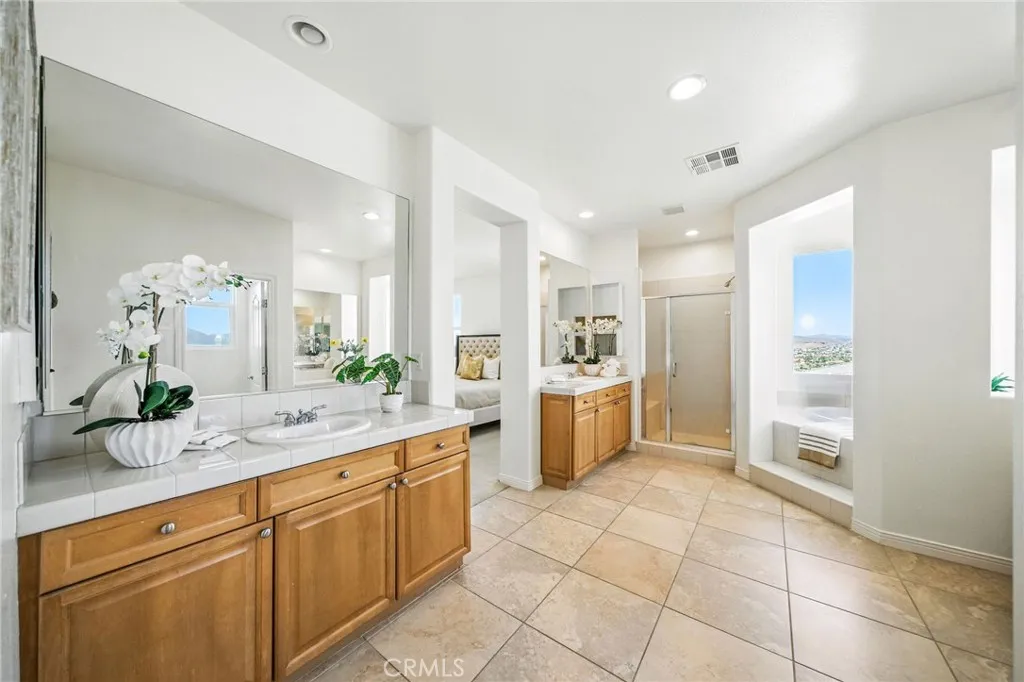 21 Via Palmieki Court, Lake Elsinore, California 92532 home-pic-37