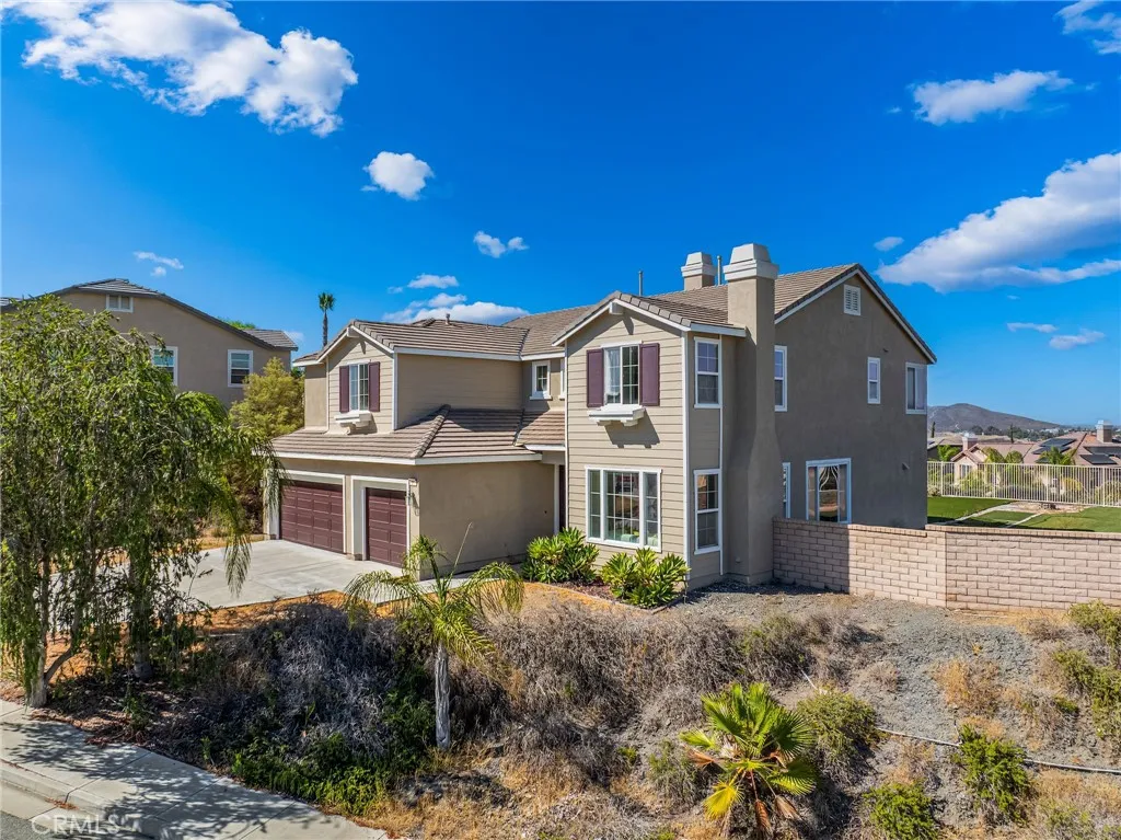 21 Via Palmieki Court, Lake Elsinore, California 92532 home-pic-3