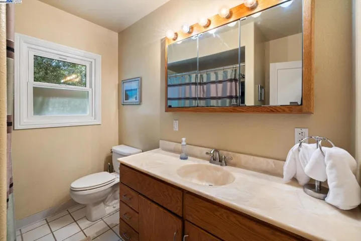 449 Pershing Dr, San Leandro, California 94577