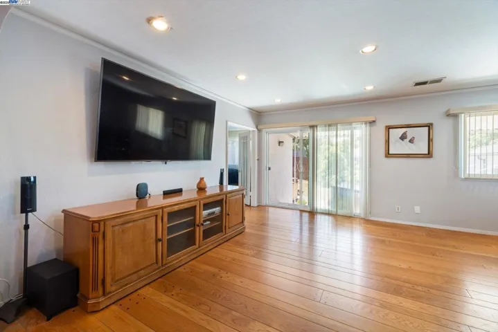 449 Pershing Dr, San Leandro, California 94577