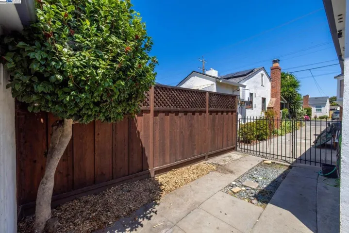 449 Pershing Dr, San Leandro, California 94577