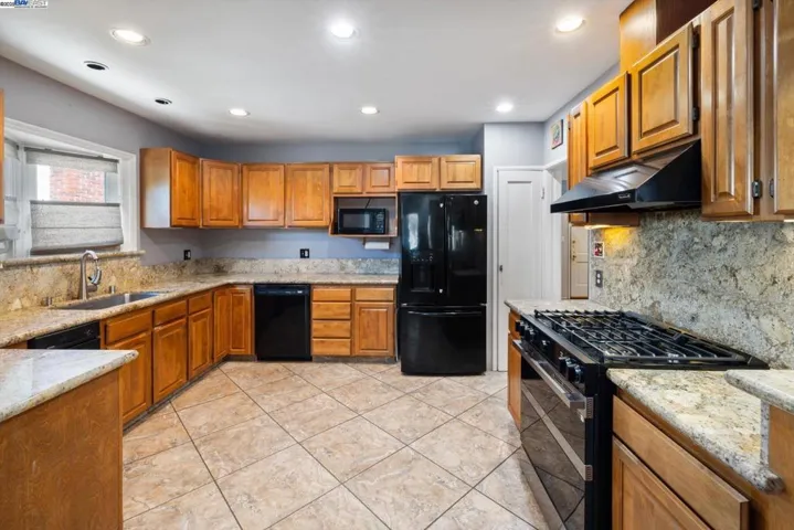 449 Pershing Dr, San Leandro, California 94577
