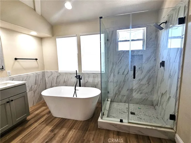 Primary Shower/Tub