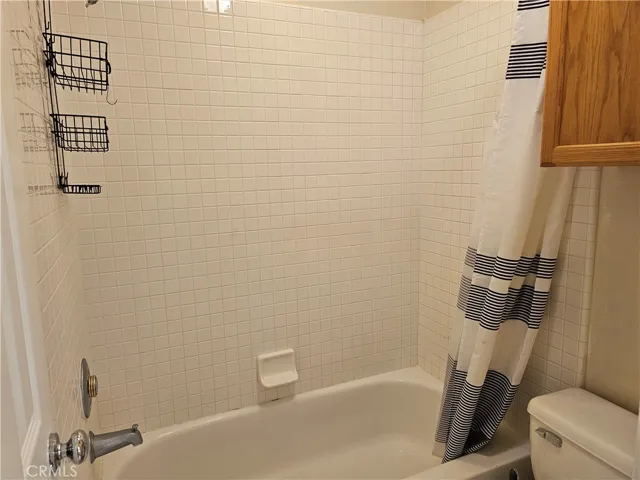 Upstairs Bathroom Tub/Shower combo