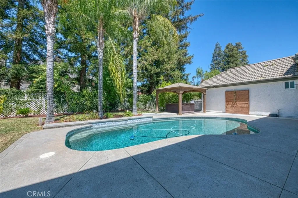 218 W Hubert Court, Fresno, California 93711 home-pic-46