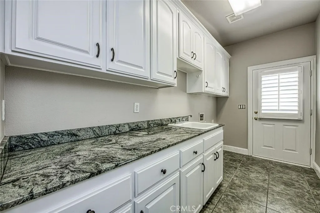 218 W Hubert Court, Fresno, California 93711 home-pic-24