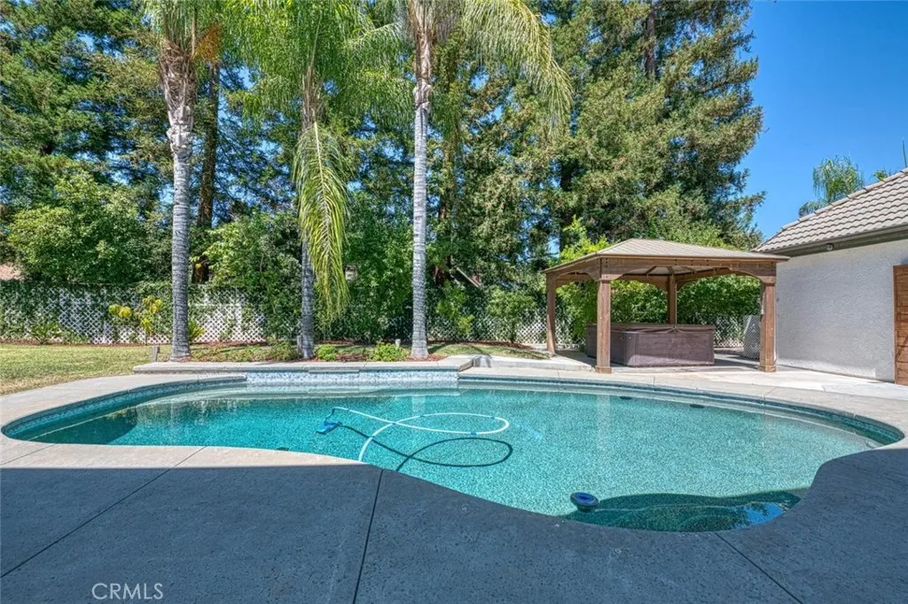 218 W Hubert Court, Fresno, California 93711 home-pic-47