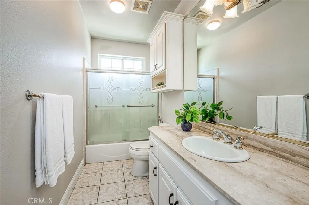 218 W Hubert Court, Fresno, California 93711 home-pic-43