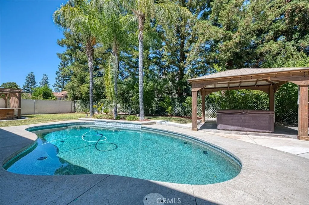 218 W Hubert Court, Fresno, California 93711 home-pic-48