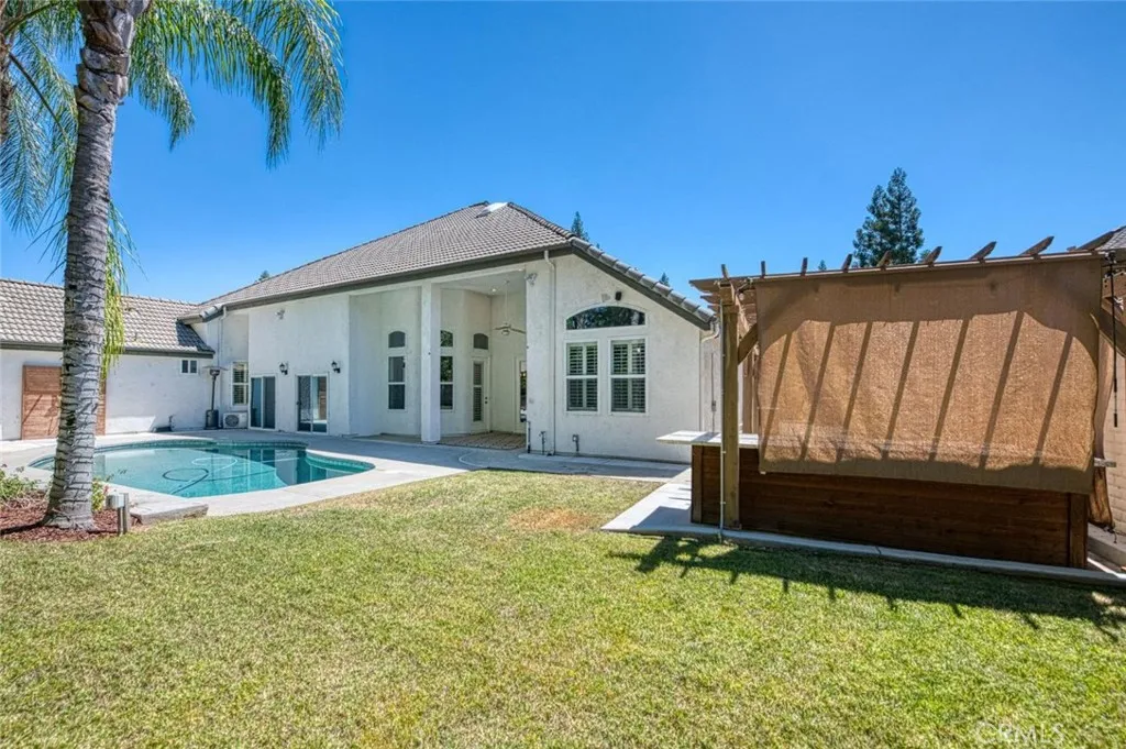218 W Hubert Court, Fresno, California 93711 home-pic-52