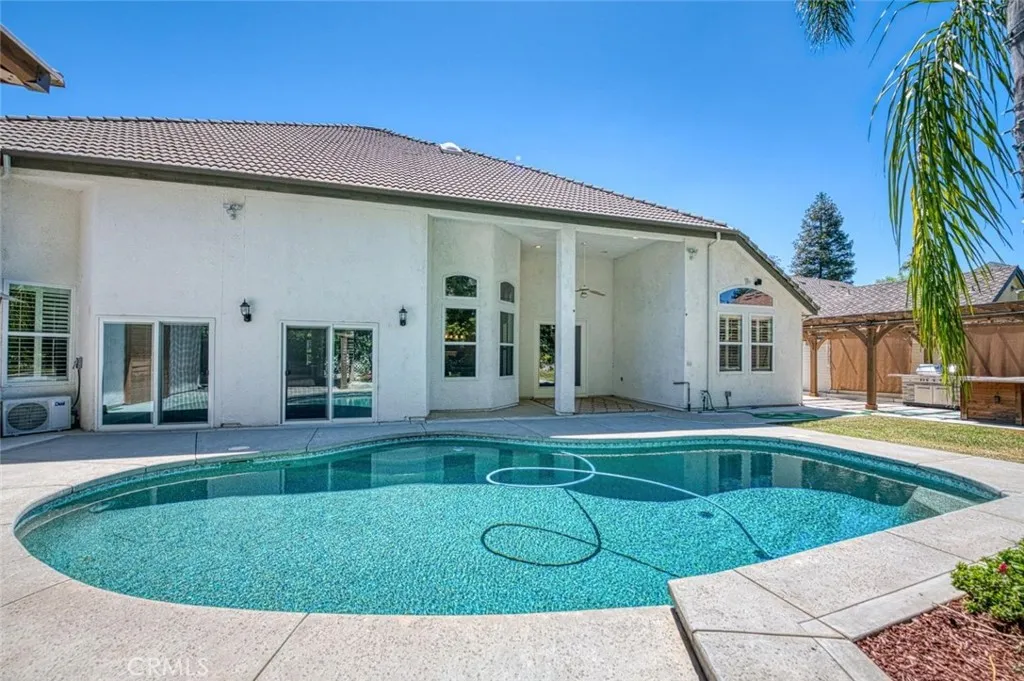 218 W Hubert Court, Fresno, California 93711 home-pic-49