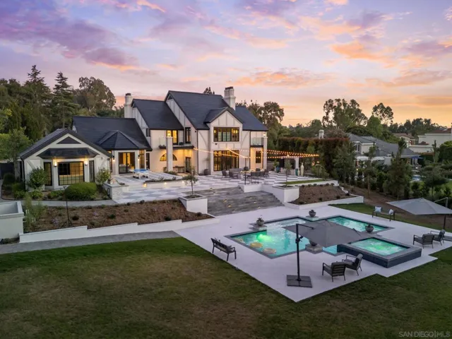 Refresh to pool and this Seller added spa/jacuzzi to the pool.