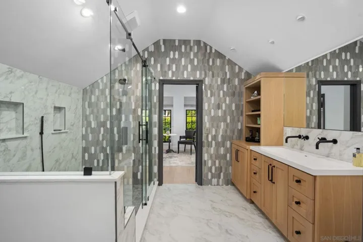bathroom for secondary bedroom